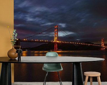 Golden Gate Bridge, fotografiert am Abend.
