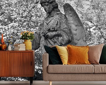 Betoverende engel in de herfst - monochroom