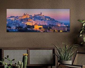 Panorama en zonsondergang in Ostuni, Puglia, Italië