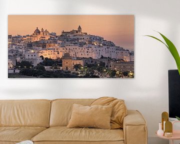 Panorama en zonsondergang in Ostuni, Puglia, Italië