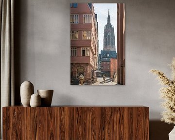 Bendergasse in het historische stadscentrum met keizerlijke kathedraal, Frankfurt van Christian Müringer