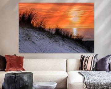 Oranje zonsondergang aan zee met Duin van Ben Schonewille