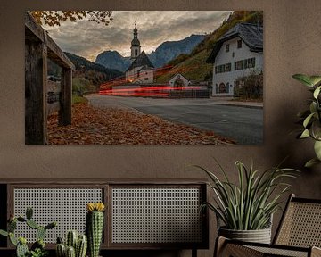 Ramsau à la lumière du soir : Beauté intemporelle avec un accent moderne