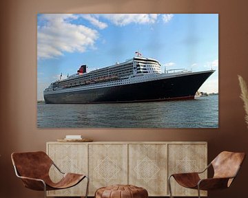 Queen Mary 2 by Matthias Brix