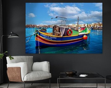 Luzzus im Hafen von Marsaxlokk auf Malta von Jürgen Wiesler