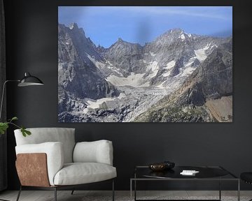 Montagne du Mont-Blanc et panorama TMB - une photographie alpine à couper le souffle avec glaciers et sommets. Acheter maintenant en ligne le tableau mural ou le motif sur toile parfait des Alpes.