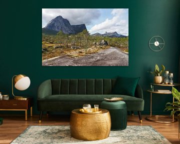 Norway's spectacular nature - mountains, fjords and lakes in impressive photography.