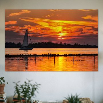 Zeilen tijdens zonsondergang