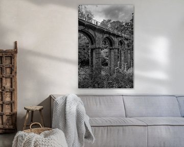 Die alte Eisenbahnbrücke in Binic-Étables-sur-Mer Frankreich von Rob van der Teen