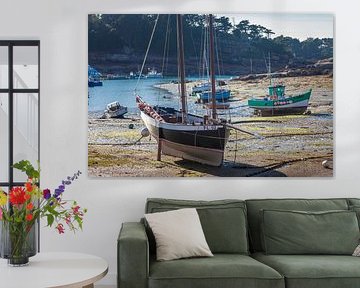 Laag water in de haven van Saint-Guirec, Côte de Granit Rose, Bretagne van Christian Müringer