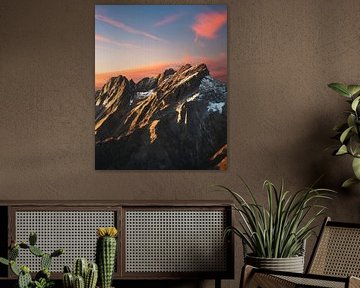 Montagnes enneigées des Alpes Apuanes au coucher du soleil en hiver sur Stefano Orazzini