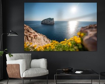 Sonnenstrahlen an den Klippen Sardiniens am Parco Naturale Di Porto Conte