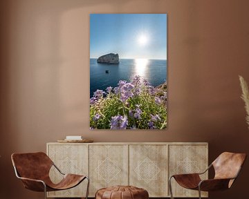 Sonnenstrahlen an den Klippen Sardiniens am Parco Naturale Di Porto Conte