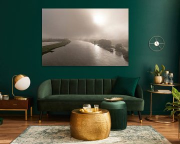 IJssel in een met mist bedekt landschap van Sjoerd van der Wal Fotografie