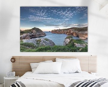 La côte nord de l'Espagne près de Soto de la Marina en fin d'après-midi sur Harrie Muis