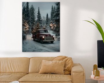 Roter Oldtimer-LKW im Winterwald - nostalgische Weihnachtsszene voller Wärme