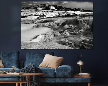 Krafla geothermisch landschap, IJsland (zwart-wit) van Roel Janssen