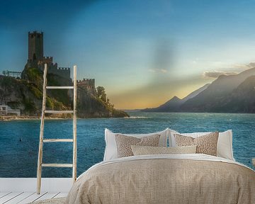 Sonnenuntergang Blick auf Malcesine's Scaliger Schloss am Gardasee, Italien von Stefano Orazzini