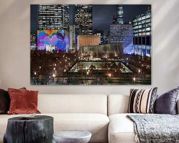 Blick auf das 9/11 Memorial bei Nacht