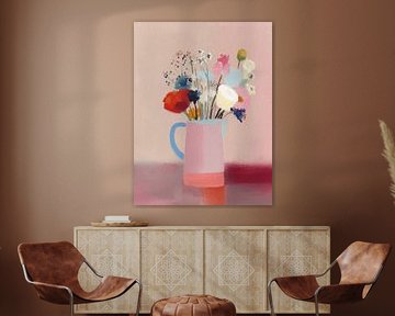 Fleurs colorées et joyeuses dans une carafe