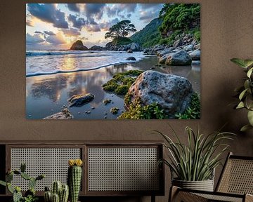 Felsiger Strand mit Vegetation und Sonnenuntergang Licht von Markus Gann