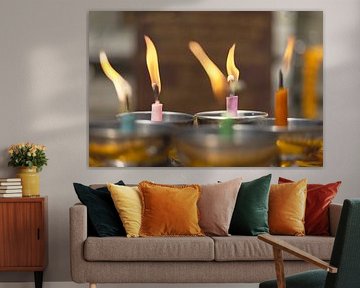 Offrande de lumière dans le temple du bateau