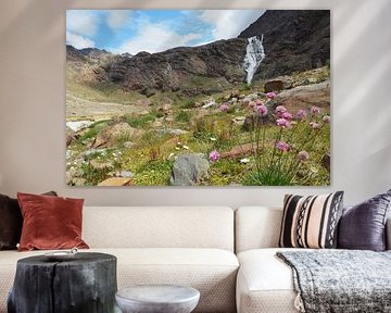 Chutes d'eau en montagne - une photographie spectaculaire de la nature, pleine d'énergie et de force. Acheter maintenant une peinture murale ou une toile et découvrir l'eau de montagne.