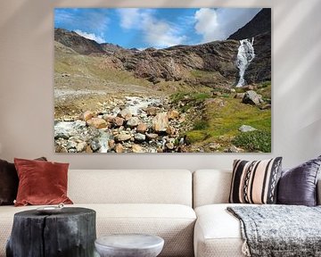Chutes d'eau en montagne - une photographie spectaculaire de la nature, pleine d'énergie et de force. Acheter maintenant une peinture murale ou une toile et découvrir l'eau de montagne.