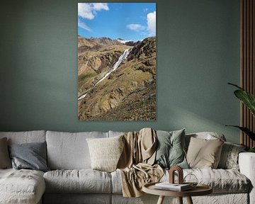 Chutes d'eau en montagne - une photographie spectaculaire de la nature, pleine d'énergie et de force. Acheter maintenant une peinture murale ou une toile et découvrir l'eau de montagne.