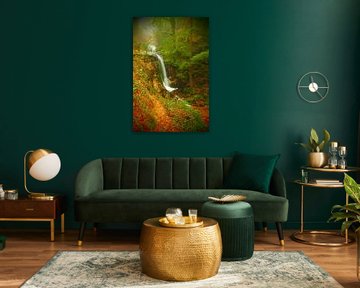 Chutes d'eau en montagne - une photographie spectaculaire de la nature, pleine d'énergie et de force. Acheter maintenant une peinture murale ou une toile et découvrir l'eau de montagne.