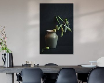 Vase mit Olivenzweig von Elly de Vries