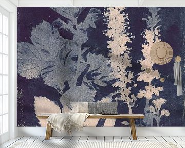 Blauer botanischer Druck - poetische Naturstudie in Licht und Schatten