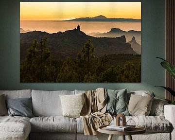 Cette photo montre clairement le célèbre Roque Nublo et, en arrière-plan, la silhouette du Teide à Ténériffe - un motif emblématique ! sur Sven Hilscher