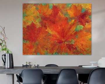 Ahornblätter in warmen Herbstfarben