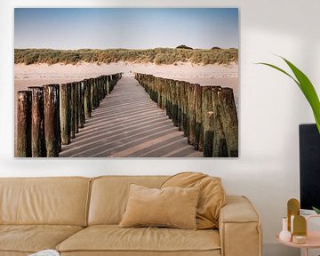 Poteaux de plage de Flessingue dans les ombres chaudes de la mer