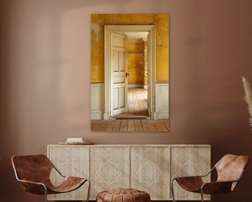 Silent Passage - no. 03 | intérieur jaune ocre chaud