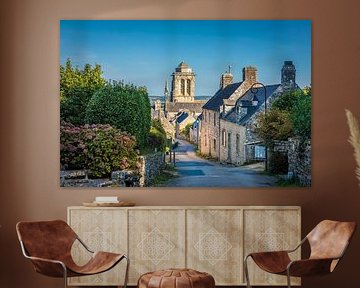 Pad naar het oude centrum van Locronan met de kerk Saint-Ronan, Bretagne