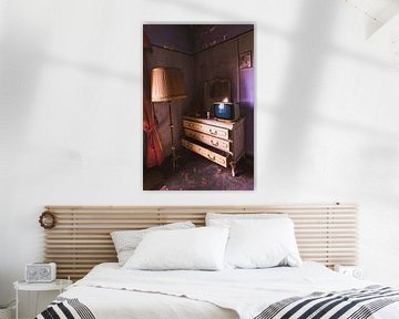 Oude verlaten slaapkamer in Belgie van Steven Dijkshoorn
