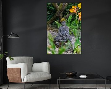 Silence between flower and fern