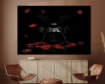 Casque de samouraï antique avec ornement maedate, entouré de feuilles d'érable sur Besa Art