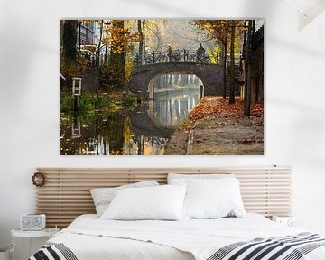 Radfahrer auf der Magdalena-Brücke über die Nieuwegracht in Utrecht (Farbe)