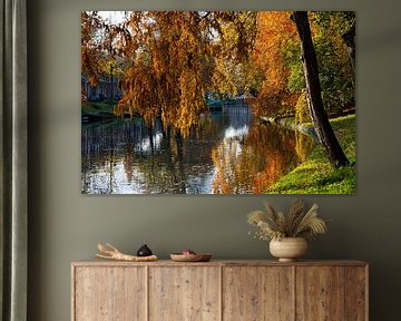 Le canal de la ville (Tolsteegsingel) aux couleurs de l'automne (paysage).