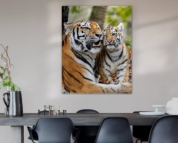 Tijgerwelp met moeder van Bianca Benard Fotografie