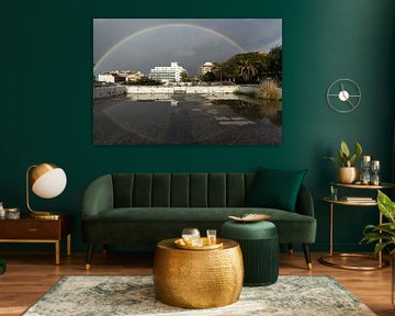 Kleurrijk licht boven het oude busstation