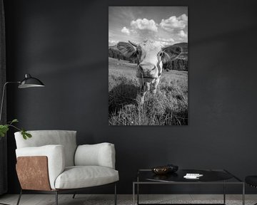 Adorable vache de l'Allgäu en noir et blanc sur Leo Schindzielorz