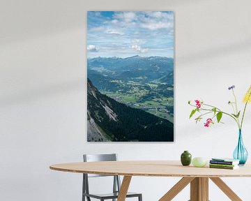 Uitzicht op het Kleinwalsertal en de Hohe Ifen van Leo Schindzielorz