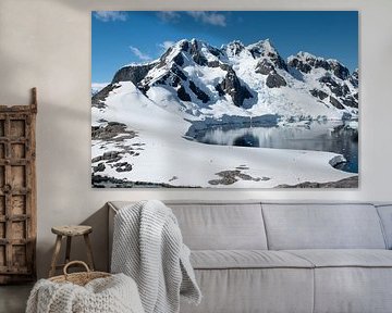 Schneebedeckte Berglandschaft in der Antarktis von Nancy Pauwels Photo