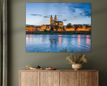 Maagdenburg aan de Elbe op het blauwe uur van t.ART