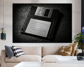 Isolierte schwarze Diskette mit Etikett und Metallschieber von Markus Gann