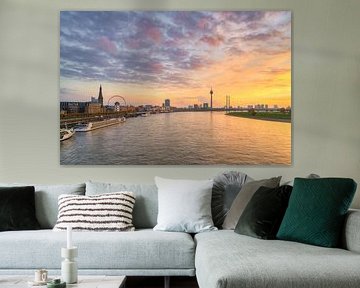 L'horizon de Düsseldorf au coucher du soleil sur Michael Valjak